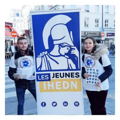 les jeunes de l'IHEDN et le Bleuet de France