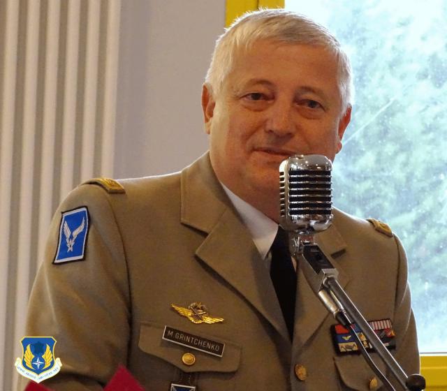 Le général Grintchenko parlant lors de la conférence