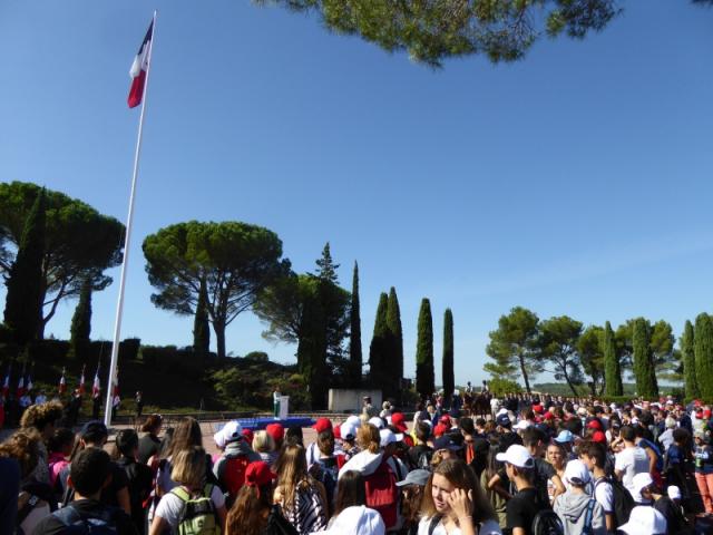 Cérémonie clôturant la "Marche du Centenaire" à la nécropole nationale de Luynes