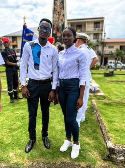 Deux jeunes bénévoles ont collecté pour le Bleuet de France en Guyane