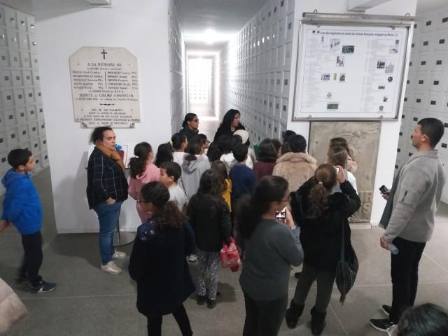 Les élèves visitent la crypte de Ben M'Sick