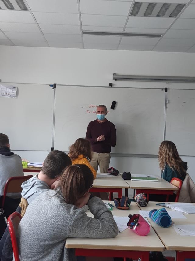 Sylvain Favière face à la classe