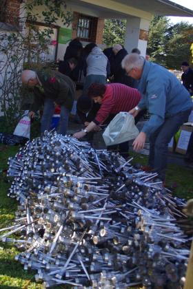 Opération "ramassage des leds" par l'équipe des bénévoles et les agents de l'ONACVG du Bas-Rhin.