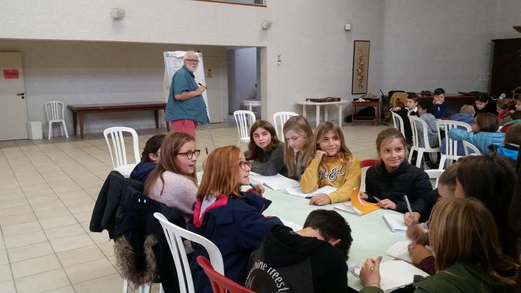 Les élèves de CM2 de l'école Stella Maris lors de l'atelier d'écriture. 