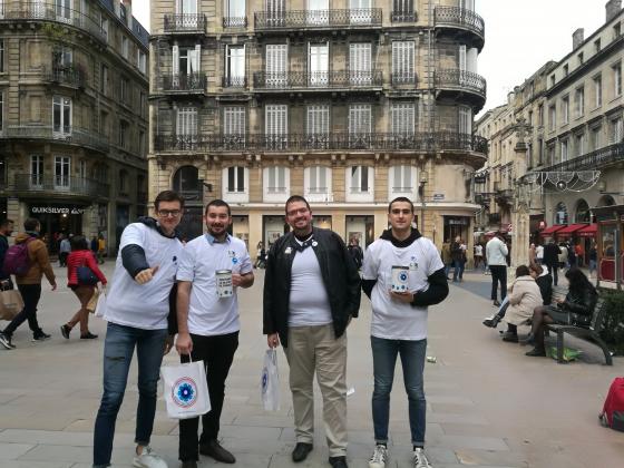 Les collecteurs bénévoles des Jeunes IHEDN dans les rues de Bordeaux